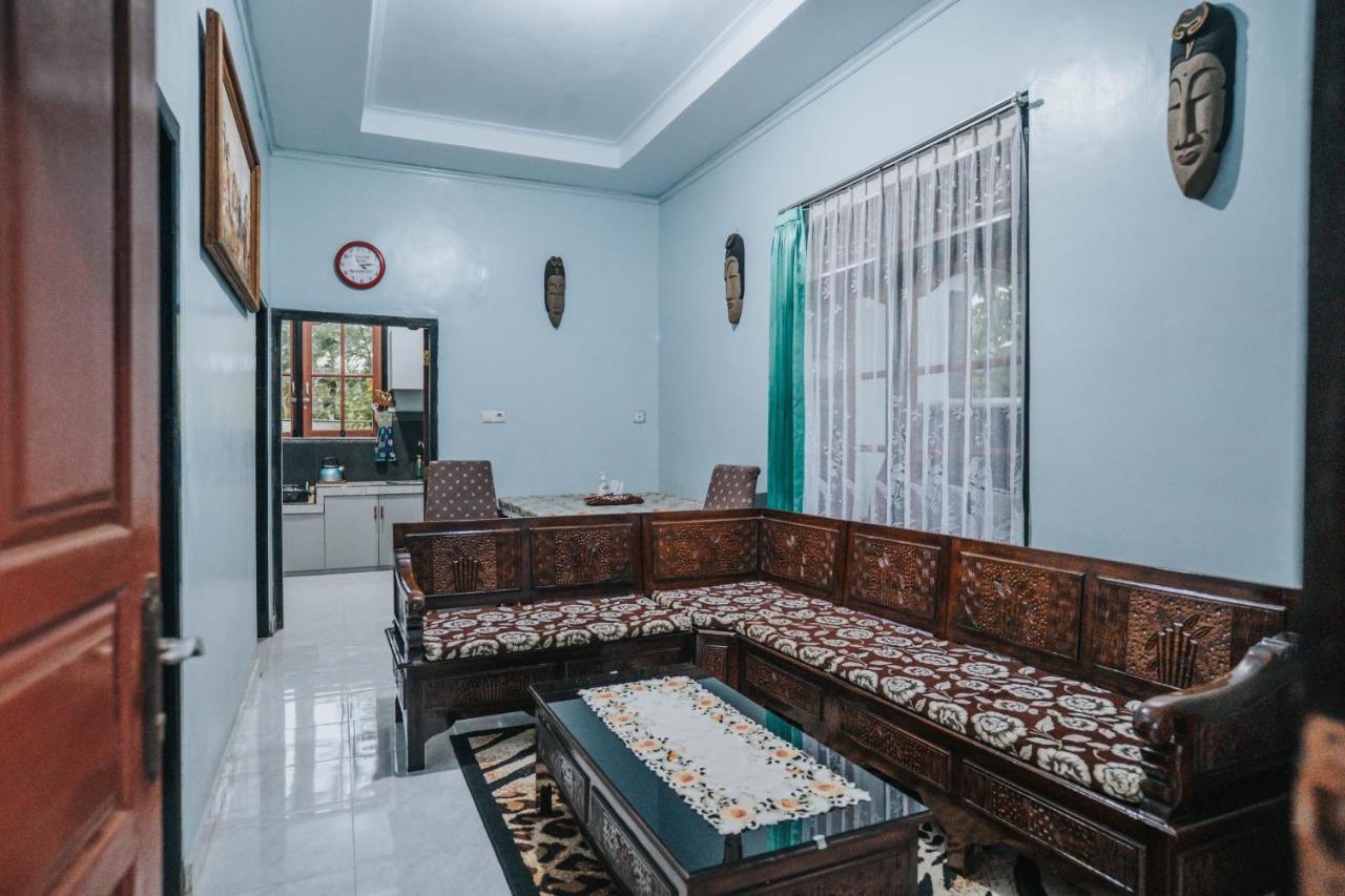 Agus Hidden Homestay - Banjar Sweet Village Баньюванги Экстерьер фото