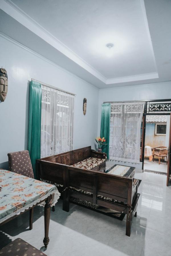 Agus Hidden Homestay - Banjar Sweet Village Баньюванги Экстерьер фото