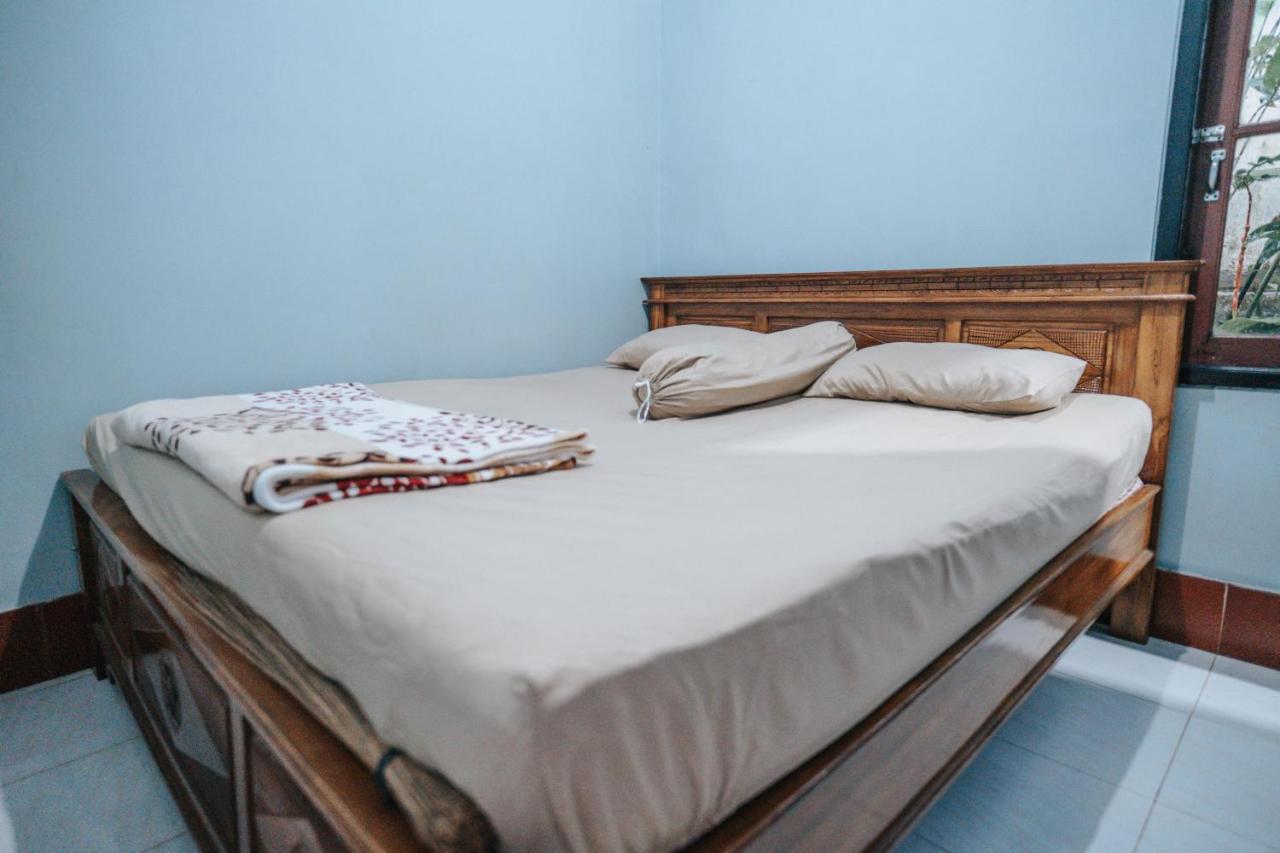 Agus Hidden Homestay - Banjar Sweet Village Баньюванги Экстерьер фото
